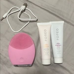 luna 2 foreo with original charger & cleanser